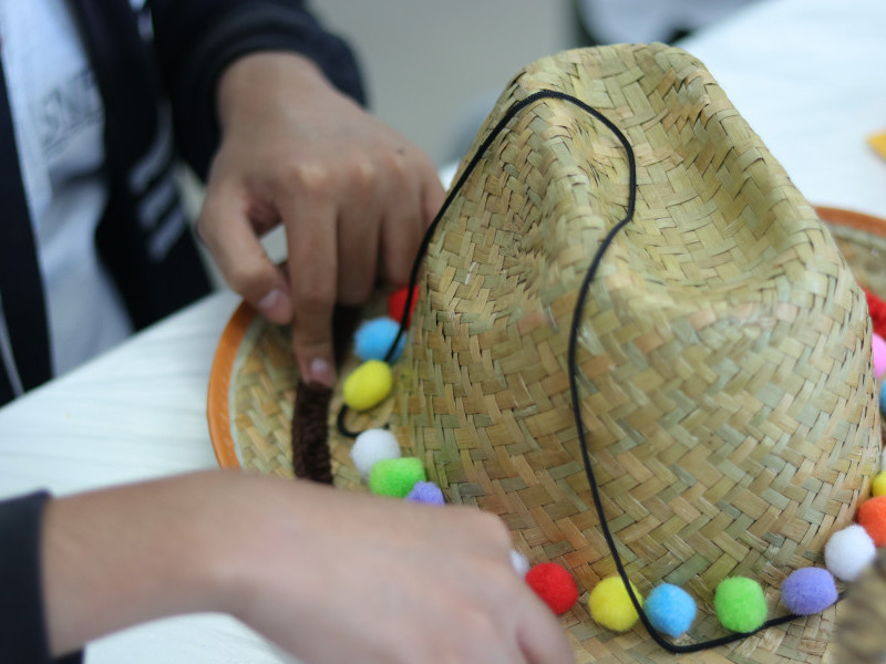 Workshop: Decorating Summer Hats