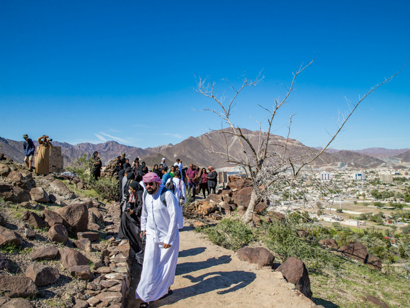 Photowalks Attract Experienced and Amateur Photographers to Khorfakkan and the Sharjah Mosque